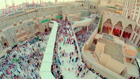  المسجد الحرام من الخارج، العبادة والتقرب إلى الله، أداء مناسك الحج والعمرة، مكان اسلامي ديني مقدس، معلم الحرم المكي الشريف في مدينة مكة المكرمة، الفن المعماري الهندسي على الطراز الإسلامي في المملكة العربية السعودية