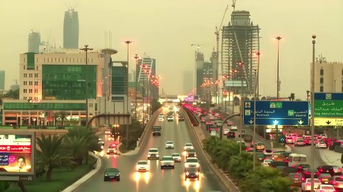  تايم لابس لحركة مرور السيارات، تصوير درون جوي للأبراج وناطحات السحاب، النمو والتطور والتقدم العمراني في العاصمة، المباني والمعالم التجارية المشهورة في السعودية، الفن الهندسي المعماري على الطراز المتطور والحديث، برج المملكة الشهير في مدينة الرياض