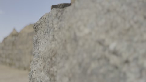 أماكن سياحية مشهورة في مدينة نجران الأثرية, جذب واستقطاب السياح من كافة انحاء العالم، المعالم التاريخية الأثرية في المملكة العربية السعودية، البيوت المهدمة والطينية في البلدة القديمة