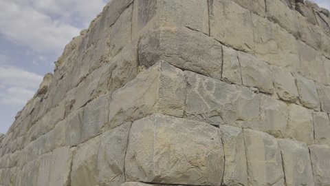 أماكن سياحية مشهورة في مدينة نجران الأثرية, جذب واستقطاب السياح من كافة انحاء العالم، المعالم التاريخية الأثرية في المملكة العربية السعودية، البيوت المهدمة والطينية في البلدة القديمة