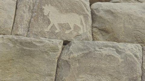 المعالم التاريخية الأثرية في المملكة العربية السعودية، أماكن سياحية مشهورة في مدينة نجران الأثرية, جذب واستقطاب السياح من كافة انحاء العالم، البيوت المهدمة والطينية في البلدة القديمة