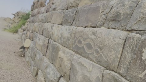 المعالم التاريخية الأثرية في المملكة العربية السعودية، أماكن سياحية مشهورة في مدينة نجران الأثرية, جذب واستقطاب السياح من كافة انحاء العالم، البيوت المهدمة والطينية في البلدة القديمة