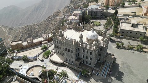 قصر المقر للحضارات بالنماص, مناطق جذب واستقطاب السياح من كافة دول العالم, القرى التراثية الشعبية, أماكن ومعالم سياحيه مشهورة في النهار, الجبال والمرتفعات الطبيعية في المملكة العربية السعودية