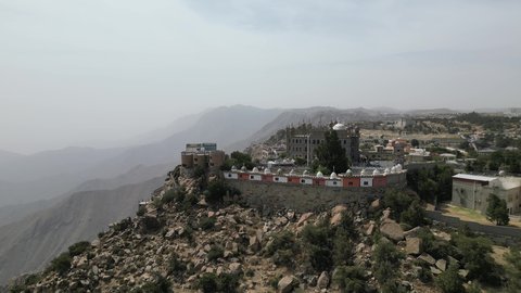 مناطق جذب واستقطاب السياح من كافة دول العالم, قصر المقر للحضارات بالنماص, القرى التراثية الشعبية, أماكن ومعالم سياحيه مشهورة في النهار, الجبال والمرتفعات الطبيعية في المملكة العربية السعودية