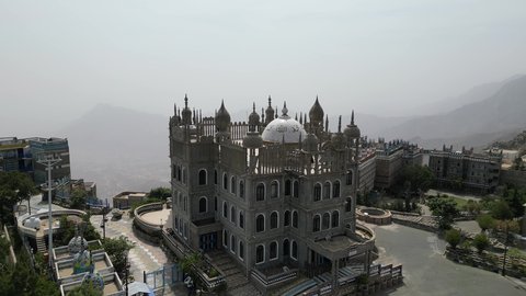 القرى التراثية الشعبية, مناطق جذب واستقطاب السياح من كافة دول العالم, قصر المقر للحضارات بالنماص, أماكن ومعالم سياحيه مشهورة في النهار, الجبال والمرتفعات الطبيعية في المملكة العربية السعودية