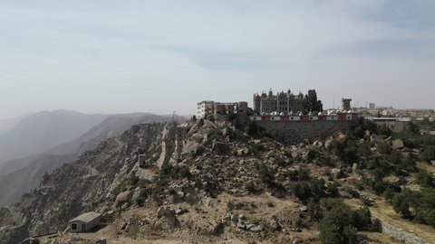 القرى التراثية الشعبية, مناطق جذب واستقطاب السياح من كافة دول العالم, قصر المقر للحضارات بالنماص, أماكن ومعالم سياحيه مشهورة في النهار, الجبال والمرتفعات الطبيعية في المملكة العربية السعودية