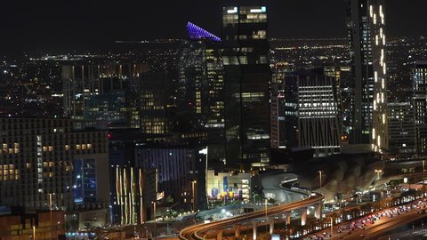 القطارات الحديثة والسريعة، حركة المرور والسيارات في الطرق والشوارع، النمو والتقدم العمراني في العاصمة، مترو الرياض بالمملكة العربية السعودية، وسائل النقل والمواصلات البرية، الخطوط الرئيسية والتحويلات الفرعية للسكة الحديدية