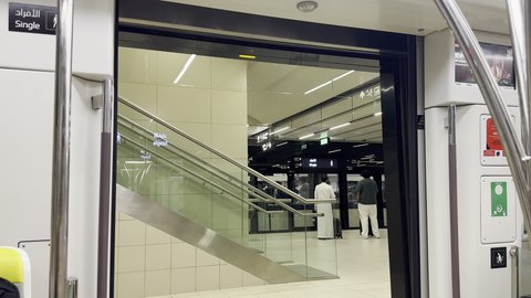 بوابة قطار مترو الرياض في العاصمة، التطوير والتقدم الحضاري وتحسين البنية التحتية  في المملكة العربية السعودية، الاهتمام بالخدمات العامة ووسائل النقل