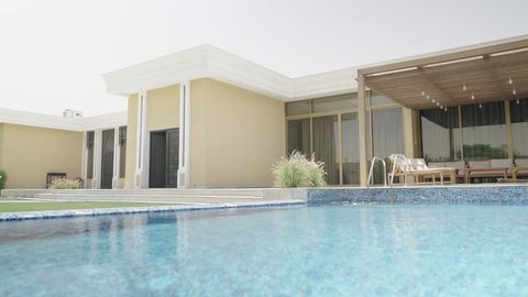 انشطة ترفيهية مائية، الجلوس والاستمتاع في المسبح,  إحدى الشاليهات الراقية في سلطنة عمان، الاستمتاع بالعطلة الصيفية، تدريب وتعليم السباحة ، سبا و مسبح عائلي، القيام بالأنشطة الترفيهية المسلية, مفهوم الاستجمام والاسترخاء، ممارسة رياضة السباحة الممتعة