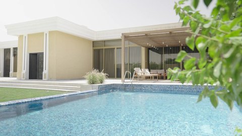 الجلوس والاستمتاع في المسبح,  إحدى الشاليهات الراقية في سلطنة عمان، انشطة ترفيهية مائية، الاستمتاع بالعطلة الصيفية، تدريب وتعليم السباحة ، سبا و مسبح عائلي، القيام بالأنشطة الترفيهية المسلية, مفهوم الاستجمام والاسترخاء، ممارسة رياضة السباحة الممتعة