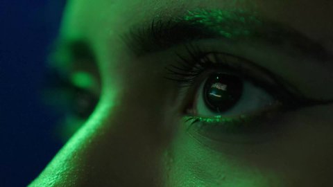 The reflection of the Saudi flag on the surface of the eye lens, a close-up shot of the eye of an Arab Gulf Saudi girl looking proudly at the Kingdom's flag, commemorating Saudi National Day on September 23, the day of the establishment of the first Saudi state in 1727 AD, the concept of patriotism and belonging.