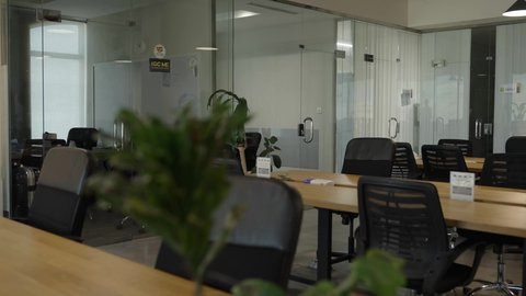 مهنه ووظيفه سعوديه ،بيئة مكتبية هادئة ومجهزة ، مكاتب عمل حديثة بإطلالة زجاجية ، مفهوم الإنتاجية والإبداع ، مكاتب وشركات خليجيه