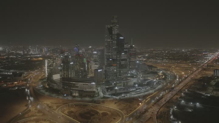 مركز الملك عبد الله المالي (كافد)، النهضة الاقتصادية والعمرانية, تصوير درون جوي لأفق مدينة الرياض في النهار, الأبراج وناطحات السحاب على الطراز الحديث والمتطور, معالم التجارة والاقتصاد المشهورة