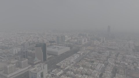 مكتبة الملك فهد الوطنية في مدينة الرياض في النهار، مركز ثقافي لتنمية الثقافة والقراءة، الفن الهندسي المعماري على الطراز المتطور والحديث لبناء الأبراج وناطحات السحاب المملكة العربية السعودية، معالم  واماكن ثقافية سياحية مشهورة