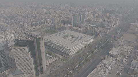 مكتبة الملك فهد الوطنية في مدينة الرياض في النهار، مركز ثقافي لتنمية الثقافة والقراءة، الفن الهندسي المعماري على الطراز المتطور والحديث لبناء الأبراج وناطحات السحاب المملكة العربية السعودية، معالم  واماكن ثقافية سياحية مشهورة