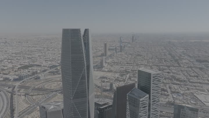 القطاعات المالية والمدينة الاقتصادية, مركز الملك عبد الله المالي (كافد) في مدينة الرياض تصوير مقرب لمبنى برج المجدول في المملكة العربية السعودية، الأبراج والمباني وناطحات السحاب، تقدم وتطور الفن الهندسي المعماري