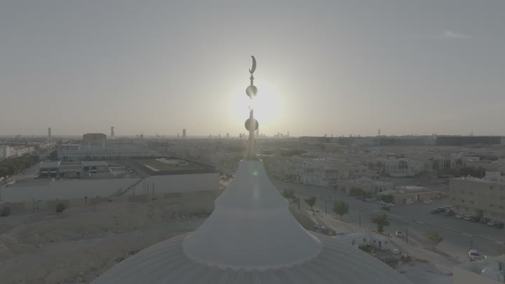 مسجد في مدينة الرياض، العبادة والتقرب الى الله، مكان ديني اسلامي في عاصمة المملكة العربية السعودية، الفن الهندسي المعماري للمساجد على الطراز الإسلامي, دعوة المسلمين لإقامة الصلاة على وقتها