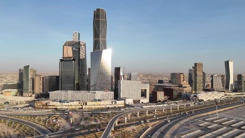 مركز الملك عبد الله المالي (كافد)، النهضة الاقتصادية والعمرانية, تصوير درون جوي لأفق مدينة الرياض في النهار, الأبراج وناطحات السحاب على الطراز الحديث والمتطور، معالم التجارة والاقتصاد المشهورة