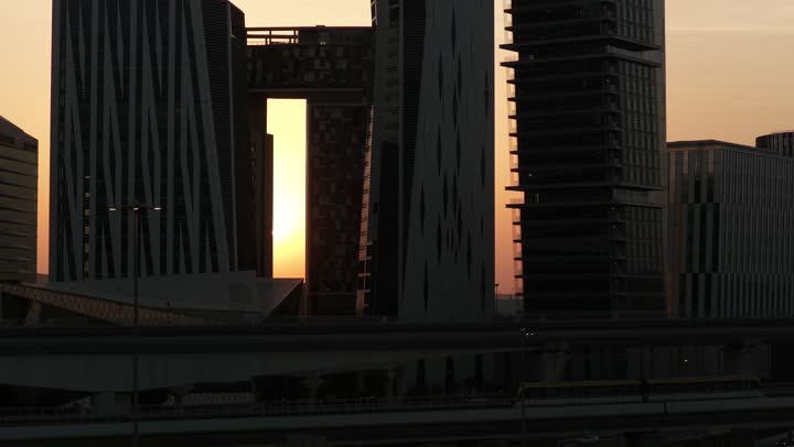 الوجهة الرئيسية للمال والاعمال, الفن الهندسي المعماري على الطراز الحديث والمتطور، تحقيق النهضة الاقتصادية والتجارية, النمو والتقدم العمراني لناطحات السحاب في المملكة العربية السعودية، أبراج مركز الملك عبد الله المالي في مدينة الرياض (كافد)