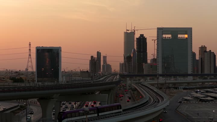 الوجهة الرئيسية للمال والاعمال, الفن الهندسي المعماري على الطراز الحديث والمتطور، تحقيق النهضة الاقتصادية والتجارية, النمو والتقدم العمراني لناطحات السحاب في المملكة العربية السعودية، أبراج مركز الملك عبد الله المالي في مدينة الرياض (كافد)