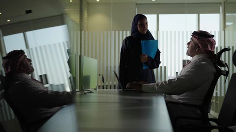 تطوير العمل وحل المشكلات، اجراء اجتماع لفريق عمل عربي خليجي سعودي داخل مقر الشركة، تطوير ودراسة وتحليل المشاريع الجديدة، الوحدة والعمل الجماعي، ورش عمل وتدريب، استخدام جهاز تقني حديث، مهنة ووظيفة سعودية مكتبية