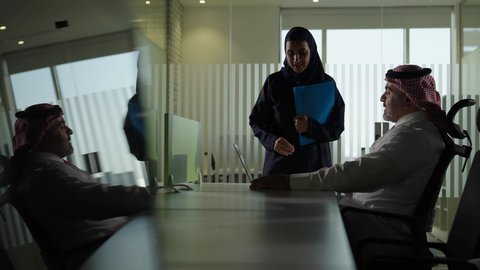 تطوير العمل وحل المشكلات، اجراء اجتماع لفريق عمل عربي خليجي سعودي داخل مقر الشركة، تطوير ودراسة وتحليل المشاريع الجديدة، الوحدة والعمل الجماعي، ورش عمل وتدريب، استخدام جهاز تقني حديث، مهنة ووظيفة سعودية مكتبية