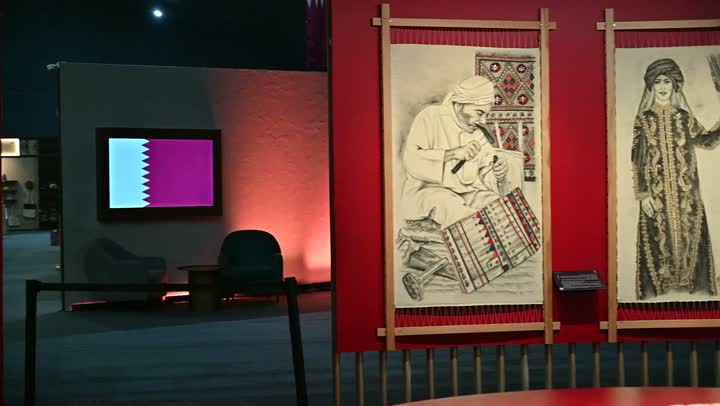 العمل على قطعة خشب باستخدام مطرقة ومسامير صغيرة، الأماكن السياحية التاريخية المشهورة في المملكة العربية السعودية, مهنة وحرفة يدوية، جذب واستقطاب السياح من كافة انحاء العالم، مهرجان ومعرض شعبي، فعالية ونشاط ترفيهي عربي قديم