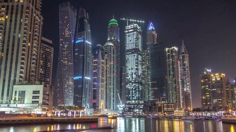 النمو والتطور العمراني للأبراج وناطحات السحاب في دولة الإمارات العربية المتحدة، معالم دبي السياحية المشهورة، الواجهة البحرية المطلة على ساحل الخليج العربي، مرفأ ومرسى اليخوت في مارينا دبي، الفن الهندسي المعماري للمباني والمنشآت المطلة على البحر