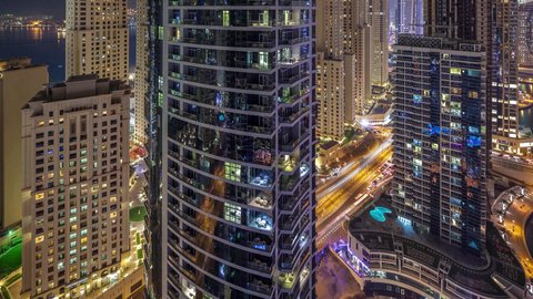 مرفأ ومرسى اليخوت في مارينا دبي, الفن الهندسي المعماري للمباني والمنشآت المطلة على البحر، النمو والتطور العمراني للأبراج وناطحات السحاب في دولة الإمارات العربية المتحدة، معالم دبي السياحية المشهورة، الواجهة البحرية المطلة على ساحل الخليج العربي