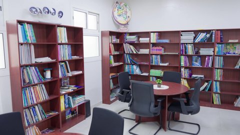Modern schools in the Kingdom of Saudi Arabia, contemporary interior design, organized educational environment, the concept of reading as a hobby, reading school books, modern design for the school library.