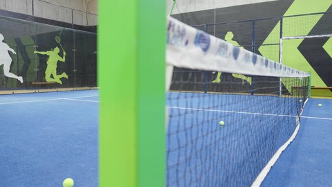 ممارسة الأنشطة الرياضية وكرة القدم، ملعب واسع في إحدى المدارس الحديثة بالمملكة العربية السعودية،أرضية عشبية خضراء، الاهتمام بالصحة واللياقة البدنية