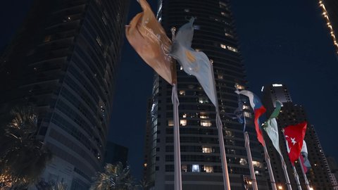 المباني والمنشآت التجارية في دبي، الفن الهندسي المعماري لبناء الأبراج وناطحات السحاب على الطراز الحديث, الأماكن السياحية المشهورة في الإمارات العربية المتحدة, جذب واستقطاب السياح من جميع أنحاء العالم