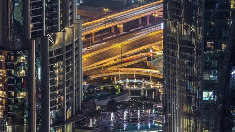 الأماكن السياحية المشهورة في الإمارات العربية المتحدة, جذب واستقطاب السياح من جميع أنحاء العالم، الشوارع والطرقات الاسفلتية المعبدة، حركة مرور السيارات، المباني والمنشآت التجارية في دبي، الفن الهندسي المعماري لبناء الأبراج وناطحات السحاب على الطراز الحديث