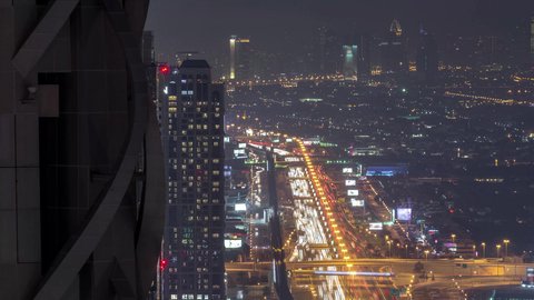 الأماكن السياحية المشهورة في الإمارات العربية المتحدة, جذب واستقطاب السياح من جميع أنحاء العالم، الشوارع والطرقات الاسفلتية المعبدة، حركة مرور السيارات، المباني والمنشآت التجارية في دبي، الفن الهندسي المعماري لبناء الأبراج وناطحات السحاب على الطراز الحديث