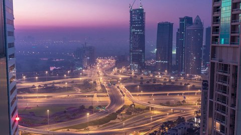 جذب واستقطاب السياح من جميع أنحاء العالم، الشوارع والطرقات الاسفلتية المعبدة، حركة مرور السيارات، المباني والمنشآت التجارية في دبي، الفن الهندسي المعماري لبناء الأبراج وناطحات السحاب على الطراز الحديث، الأماكن السياحية المشهورة في الإمارات العربية المتحدة