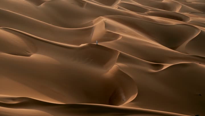 Landscape and soft golden sand in the desert, sand formations and formations in deserts, harsh and dry weather in arid lands, soft golden dunes and natural terrain in the United Arab Emirates, nature background