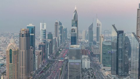 حركة مرور السيارات، المباني والمنشآت التجارية في دبي، الفن الهندسي المعماري لبناء الأبراج وناطحات السحاب على الطراز الحديث، الأماكن السياحية المشهورة في الإمارات العربية المتحدة، جذب واستقطاب السياح من جميع أنحاء العالم، الشوارع والطرقات الاسفلتية المعبدة