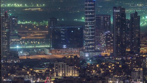 حركة مرور السيارات، المباني والمنشآت التجارية في دبي، الفن الهندسي المعماري لبناء الأبراج وناطحات السحاب على الطراز الحديث، الأماكن السياحية المشهورة في الإمارات العربية المتحدة، جذب واستقطاب السياح من جميع أنحاء العالم، الشوارع والطرقات الاسفلتية المعبدة