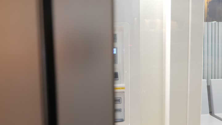 التطوير والتقدم الحضاري وتحسين البنية التحتيه، شبكة السكك الحديدية للنقل السريع، مدخل محطة مترو في الرياض العروبة، وسائل النقل والمواصلات الحديثة في المملكة العربية السعودية