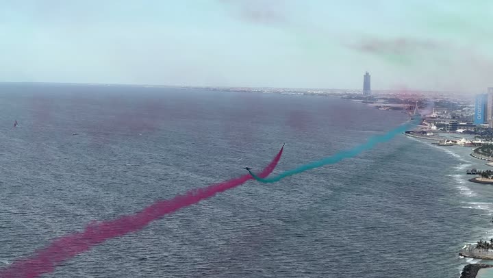 عروض جوية واحتفالات بالمناسبات والأعياد الوطنية فوق البحر في مدينة جدة، خطوط من الدخان الملون خلف الطائرات النفاثة المحلقة في سماء المملكة العربية السعودية، إحياء ذكرى يوم التأسيس 1727 م،  فعاليات معرض الطيران لليوم الوطني في 23 سبتمبر، يوم العلم السعودي 11 مارس