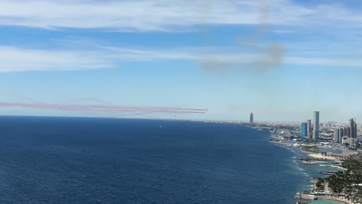 إحياء ذكرى يوم التأسيس 1727 م، عروض جوية واحتفالات بالمناسبات والأعياد الوطنية فوق البحر في مدينة جدة، خطوط من الدخان الملون خلف الطائرات النفاثة المحلقة في سماء المملكة العربية السعودية،   فعاليات معرض الطيران لليوم الوطني في 23 سبتمبر، يوم العلم السعودي 11 مارس