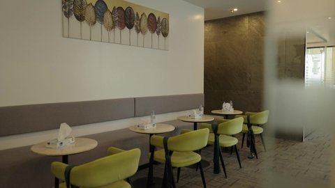 زيادة انتاجية الموظف من خلال توفير أماكن راحة، تخصيص مكان لاستراحة الموظفين، وقت بعد انتهاء الدوام الرسمي، مكان عمل مريح الشركات الراقية في المملكة العربية السعودية, تصميم مناسب وعصري للعمل، دمج التقنيات الحديثة، مهن ووظائف مكتبية, تصويرداخلي لمقر شركة مكاتب