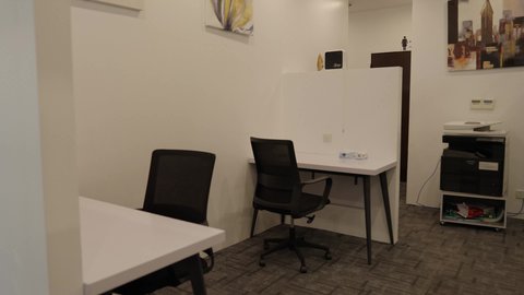 A vacant space after official working hours, a comfortable workplace for upscale companies in the Kingdom of Saudi Arabia, a suitable and modern design for work, attention to detail for employee comfort, integration of modern and advanced technologies in professional life, office professions and jobs, interior photography for the headquarters of offices and businesses.