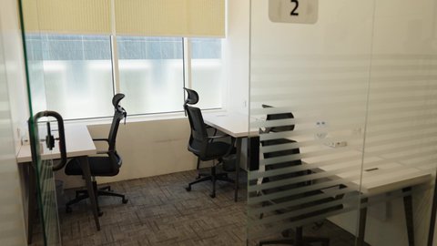 A suitable and modern design for work, attention to detail for employee comfort, an empty office after official working hours, integrating modern and advanced technologies into professional life, a comfortable work environment for upscale companies in Saudi Arabia, office professions and jobs, interior photography for office and business premises.