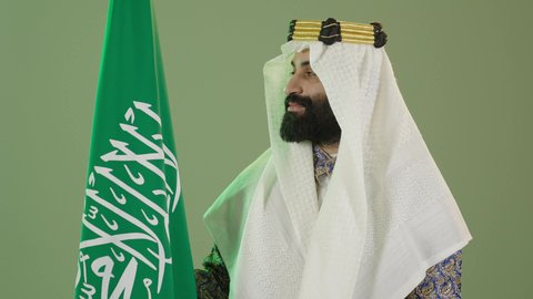 بورتريه لرجل عربي سعودي خليجي يرتدي البشت والغتره وعقال يوم التأسيس يرفع علم السعوديه، يوم بدينا 1727م ، ذكرى تأسيس الدولة السعودية الأولى في 22 فبراير،  يوم العلم ١١ مارس ، تذكار اليوم الوطني السعودي 23 سبتمبر