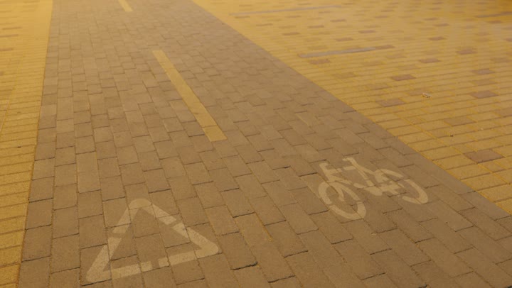 الطرقات والشوارع الحجرية في المملكة العربية السعودية، طريق مخصص للدراجات الهوائية في مدينة الرياض، وضع العلامات للدراجات في شوارع العاصمة