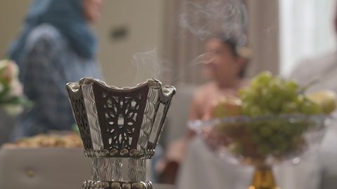  التبخر والتطيب بخشب العود, عادات وتقاليد المجتمع السعودي في الأعياد والمناسبات الاسلامية، الاصالة والعراقة والتراث السعودي, عطورات وروائح خليجية مميزة