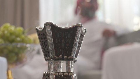  التبخر والتطيب بخشب العود, عادات وتقاليد المجتمع السعودي في الأعياد والمناسبات الاسلامية، الاصالة والعراقة والتراث السعودي, عطورات وروائح خليجية مميزة