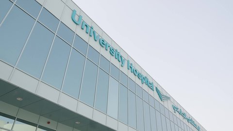 اماكن لتدريب الطلبة الجامعيين وتأهيلهم، الفن الهندسي المعماري للمستشفى الجامعي في السعودية، أول مستشفى تعليمي بالمملكة، تقديم الخدمات الطبية المتميزة على يد أطباء من ذوي الخبرة والكفاءة، استخدام أفضل موارد البنية التحتية والتقنية بالمملكة