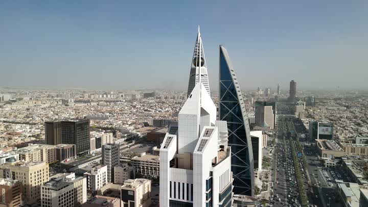 برج الواصل ووزارة الشؤون الإسلامية والأوقاف والدعوة والإرشاد في العليا في النهار، الفن الهندسي المعماري للمنشآت وناطحات السحاب في مدينة الرياض, تصوير درون جوي للأماكن والمعالم المشهورة في المملكة العربية السعودية